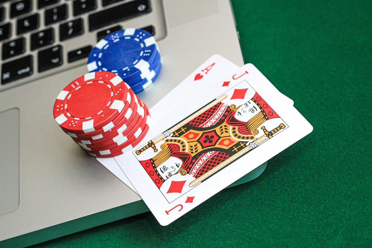 Tampilan meja Casino Hold'em di bikhoki dengan dealer live